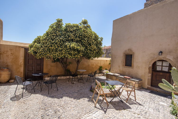 Goulas I - Studio with view and yard